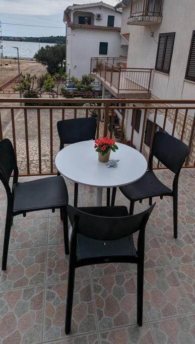 Zeezicht Appartement 50M From Beach Срима Экстерьер фото